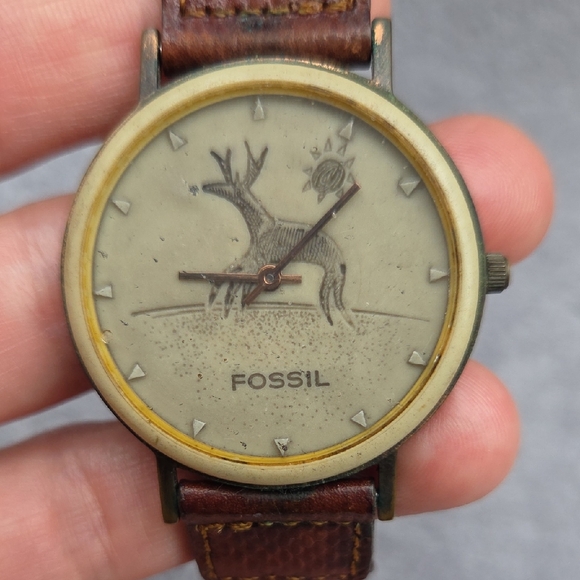 Vintage FOSSIL Buck Deer with Antlers & Five Legs In Stone BW-6723 #000981 Watch